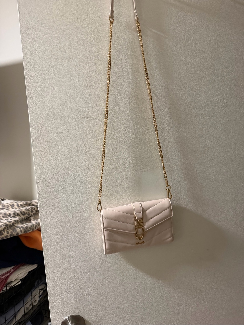Chic Quilted Crossbody Bag in Pale Pink with Gold Chain